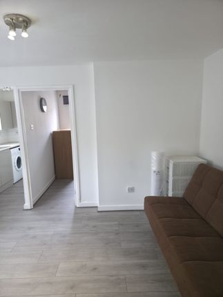 Flat 22, Brighstone Court, PURFLEET photo 4