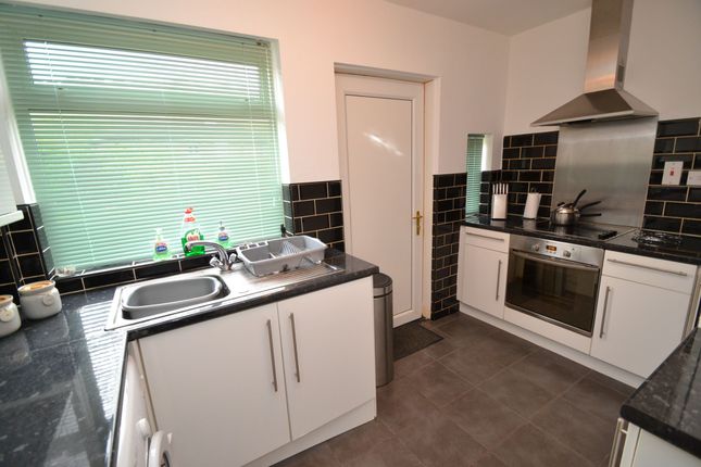 50 Aireview Crescent, Shipley photo 3