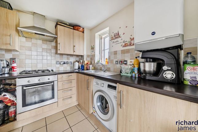 Flat 15, Kingsholm House, 7, Twickenham Close Stratton St Margaret photo 3