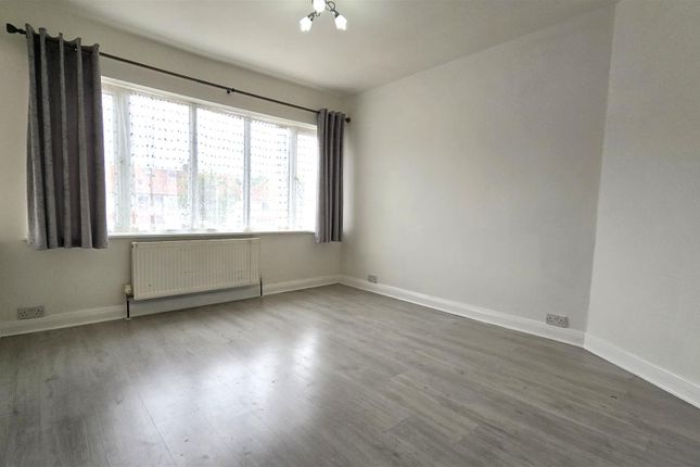 29, Queens Drive, Waltham Cross photo 5