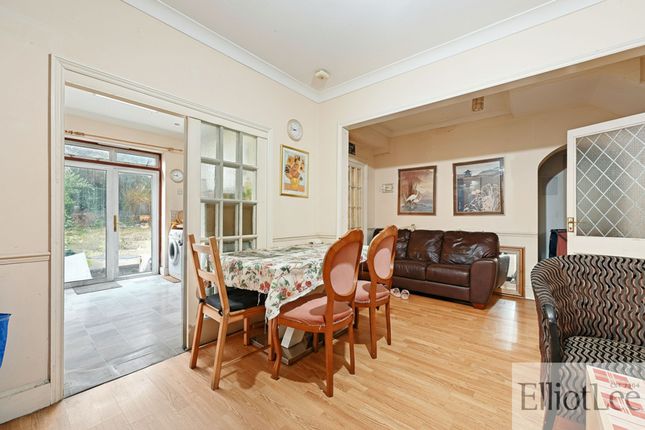 7 Orchard Gate, Greenford photo 3