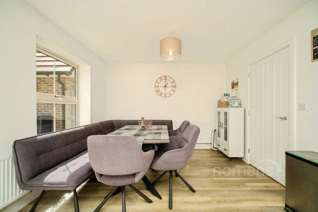7, White Clover Drive, Hampshire photo 4