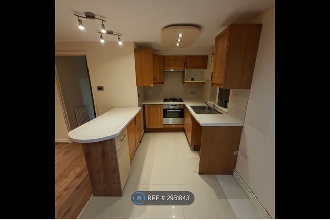 Holtdale Place, Leeds photo 2