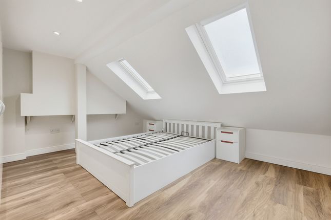 88, Crowlands Avenue, Romford photo 3