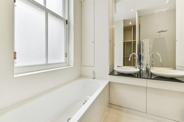 Flat to rent in South Audley Street, London, 2