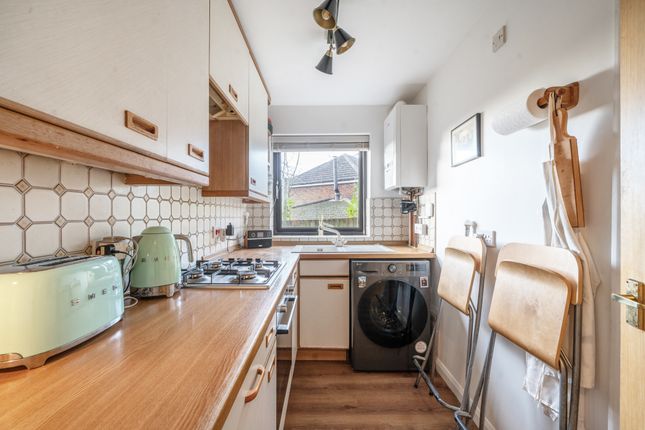 16, Woodley Court, Amersham photo 2