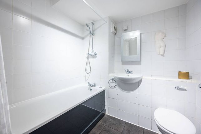 Flat to rent in St Andrews Wharf, Shad Thames, London