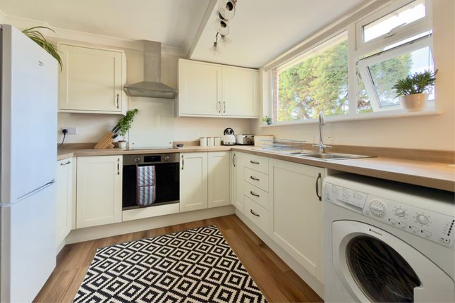 37, Ashley Crescent, Devon photo 4