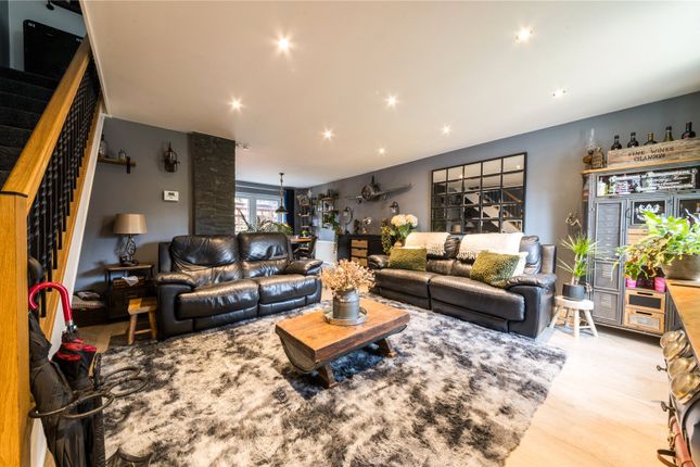 9, Holly Court, Somerset photo 3