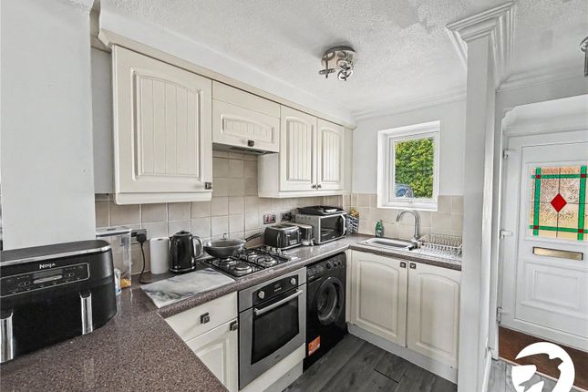 8, Henley Close, Kent photo 4