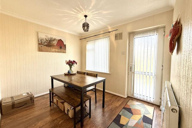 2, Aneurin Close, Swansea photo 4