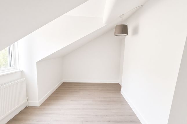 Flat C 22, Palmerston Cresent, London photo 4