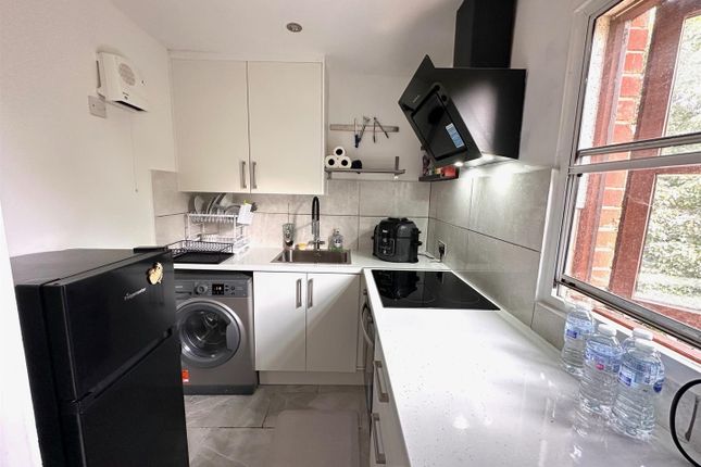 61, Newcourt, Uxbridge photo 2