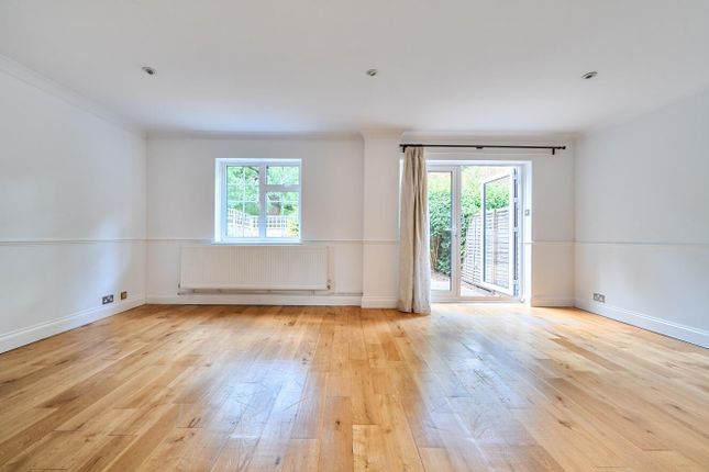 5, Guildown Avenue, Woodside Park photo 2