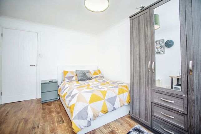 Flat for sale in Valley View Road, Rochester, Kent