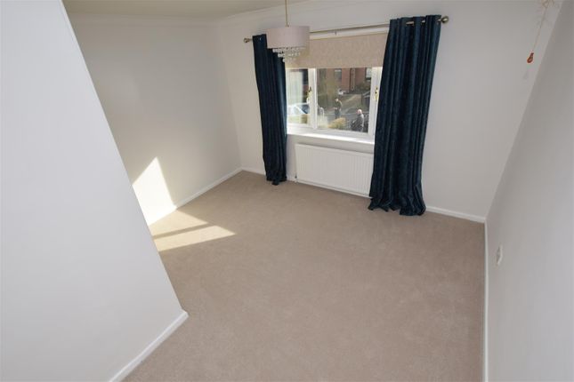 Flat to rent in Stanhope Avenue, Cawthorne, Barnsley