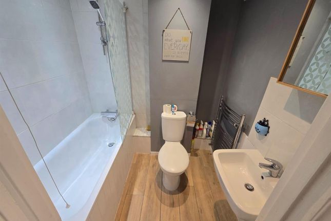 Flat 3, 290 The Gables, Heston Road, Hounslow photo 4
