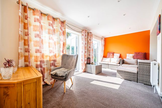 28 Churchill Way, Faversham photo 4