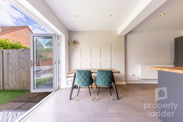 33, Meadow Gardens, Norwich photo 4