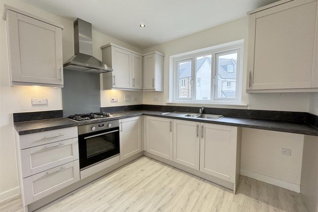 6, Vetch Avenue, St Austell photo 3