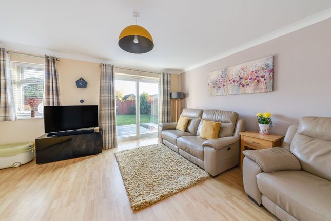 40 Limetrees, Didcot photo 2