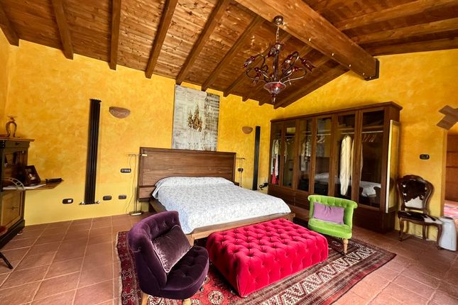Farmhouse for sale in Bagnone, Tuscany, Italy