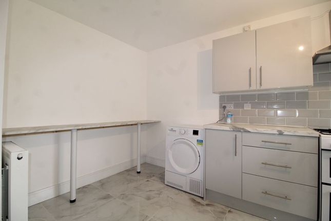 59, Arrow Close, Luton photo 4