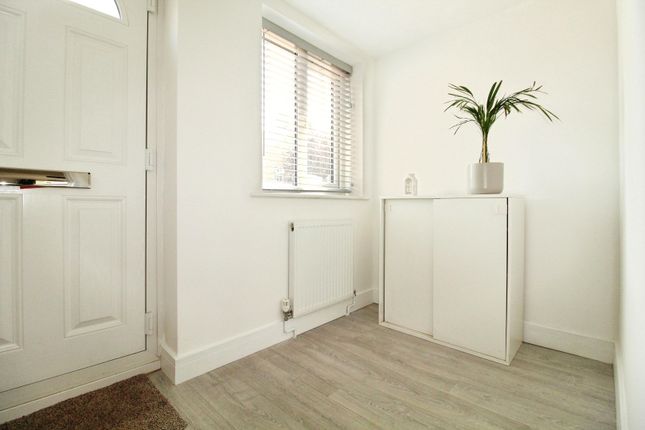 5, Orchard Close, Ware photo 2