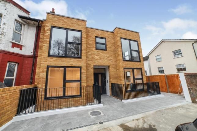 3 bed flat for sale in St. James's Park, Croydon CR0