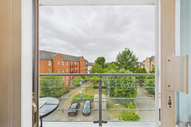 Coxhill Way, Aylesbury photo 4