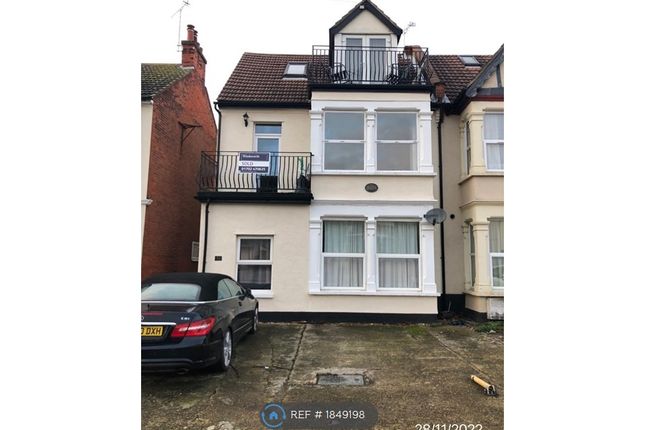 Flat to rent in Stowe Lodge, Westcliff-On-Sea