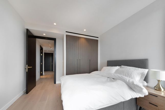 Flat to rent in Western Building, Triptych Place, London