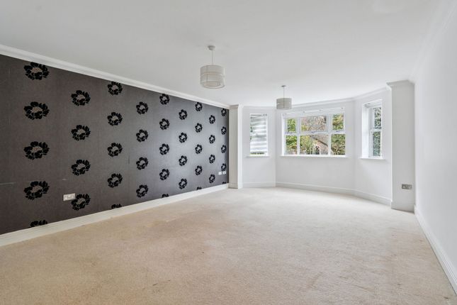 6, Flat  Eaton Court, Pinner photo 2