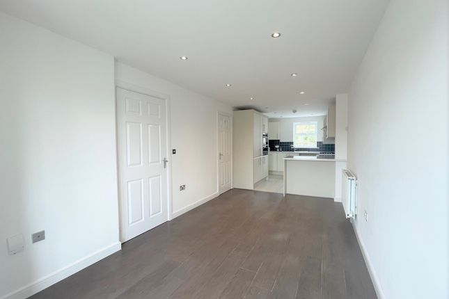 33, Georgian Way, Kidderminster photo 3