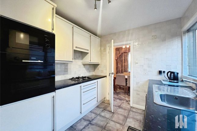 8, Rafborn Avenue, Huddersfield photo 2