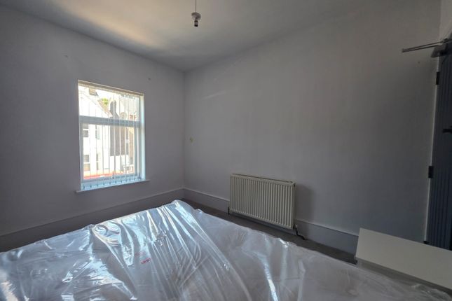 Room 5, Luton photo 5