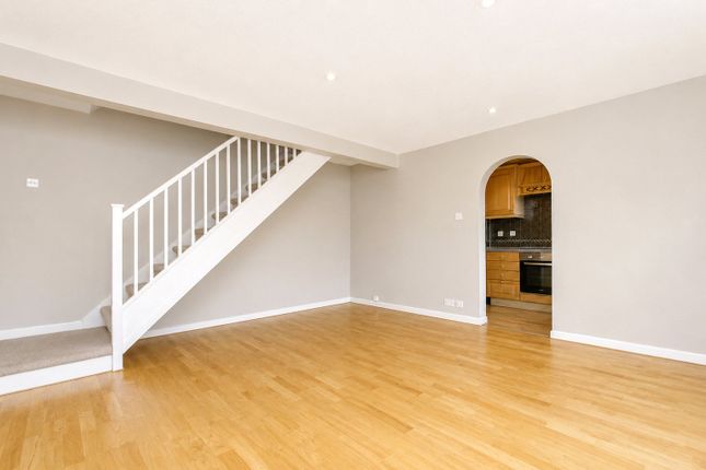 2, Woodger Close, Guildford photo 4