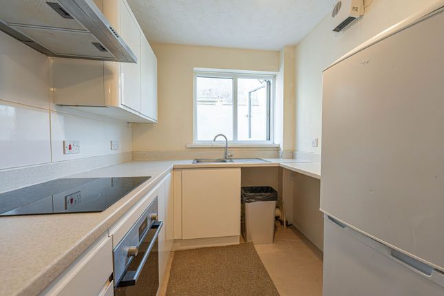 Flat 8, Clarence Court, Newport photo 4