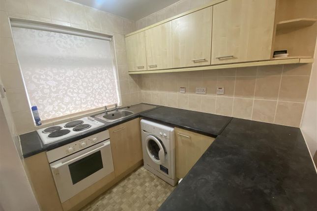 42, Kearsley Close, Whitley Bay photo 3