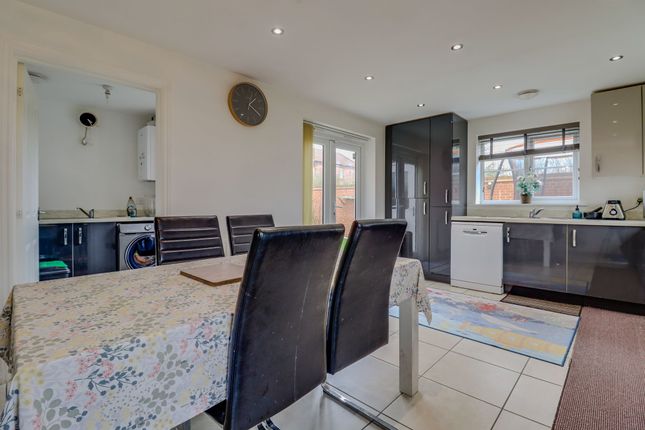 21 Willow Road, Leicester photo 4