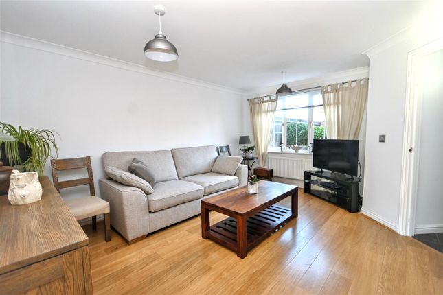 St. Lawrence Way, Eastbourne photo 2
