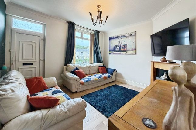 118, Wharncliffe Drive, Bradford photo 2