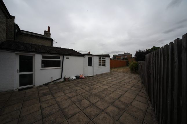 Detached house to rent in Grove Road, Hitchin, Hertfordshire