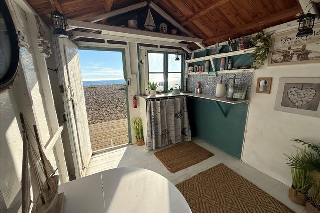 Beach Hut B26, Hayling Island photo 4