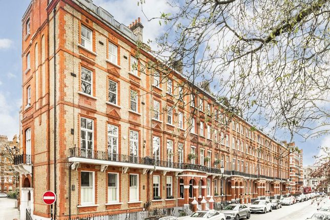 Studio flat on Flat G, 17, Nevern Square, London, £2,250/mo