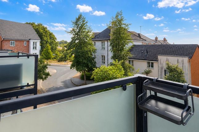 70, Laurens Van Der Post Way, Ashford photo 2