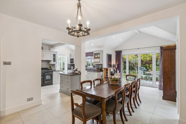 8 Baring Crescent, Beaconsfield photo 3