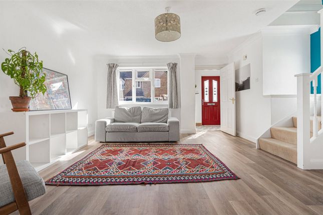 6, Brookside, Royston photo 2