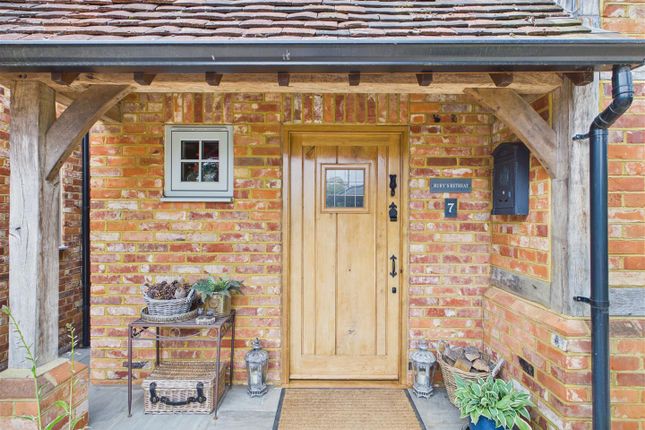 7, Willow Walk, Chertsey photo 3