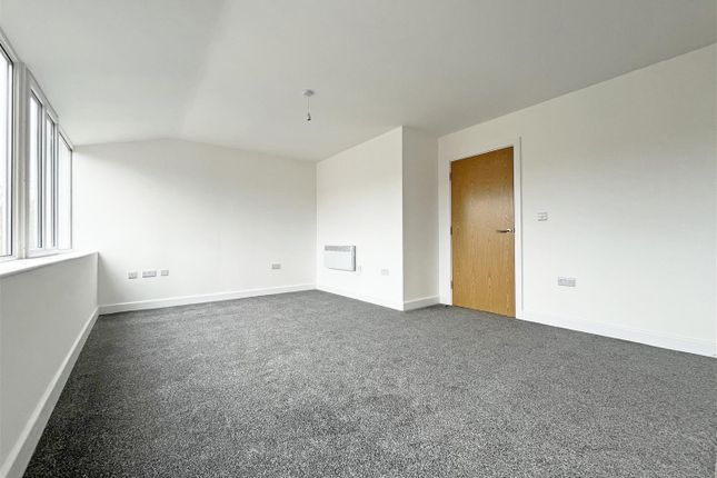 Flat to rent in Byron House, Front Street, Arnold, Nottingham
